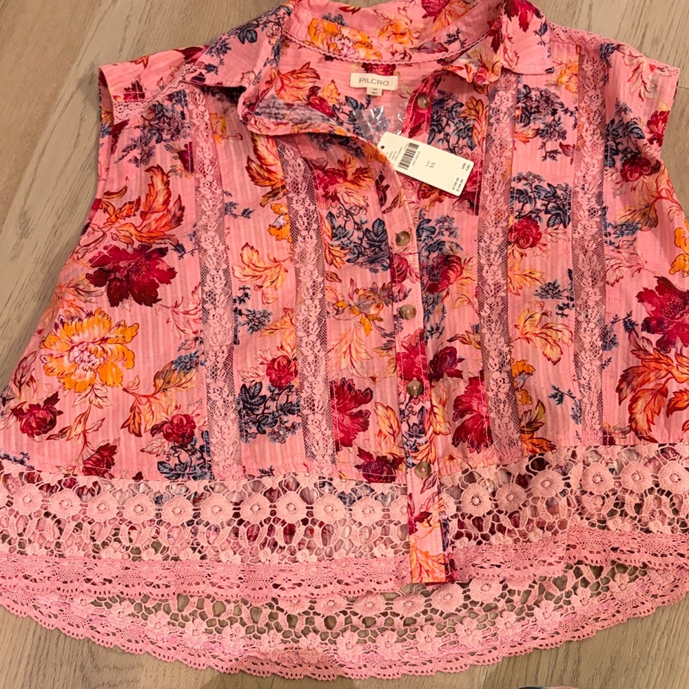 Pilcro Pink Floral Lace-Trim Sleeveless Button Top